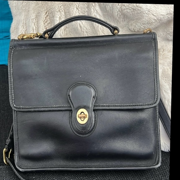 Coach Handbags - Coach Vintage 1997 Willis 9927 Black Leather crossbody/shoulder bag